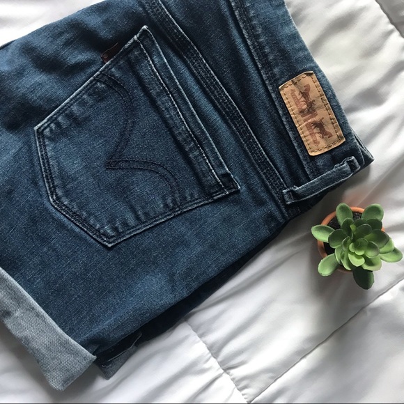 Levis shorts 💓 - Picture 3 of 3